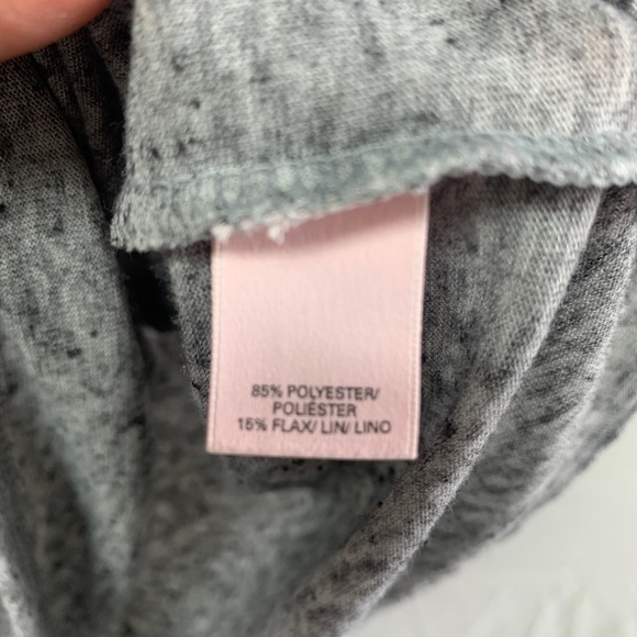 Victoria’s Secret M Short sleeve v neck tshirt EUC - Picture 4 of 6